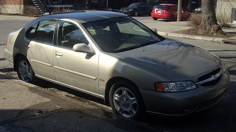 File:'00-'01 Nissan Altima.JPG