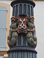 La Neuveville, Bannerträgerbrunnen, Schaft.JPG