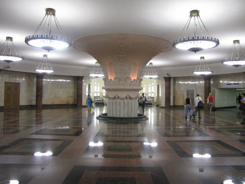 File:"Колонна-капитель аванзала станции Курская".jpg