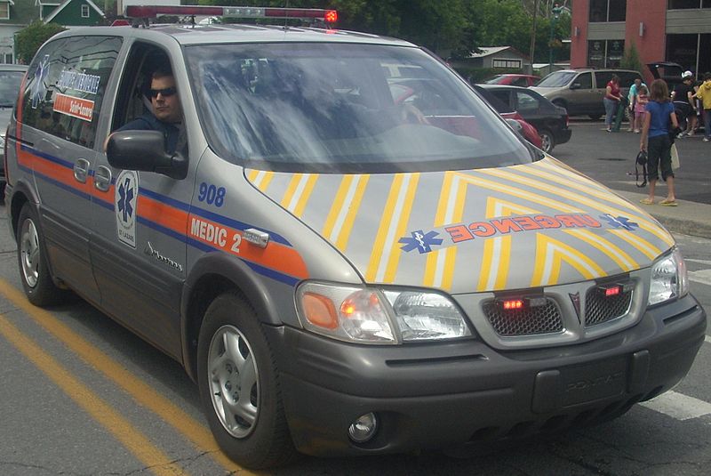 File:'00 Pontiac Montana SWB Emergency.JPG