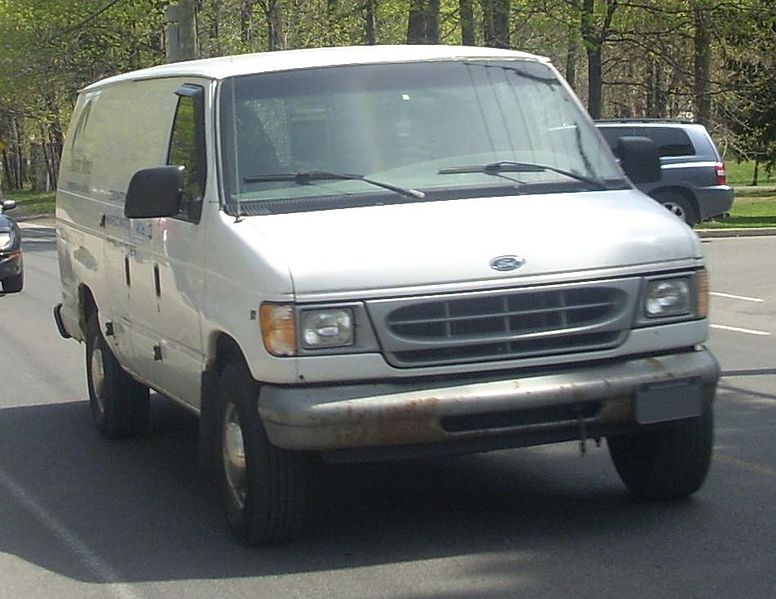 File:'00-'02 Ford E-Series.JPG