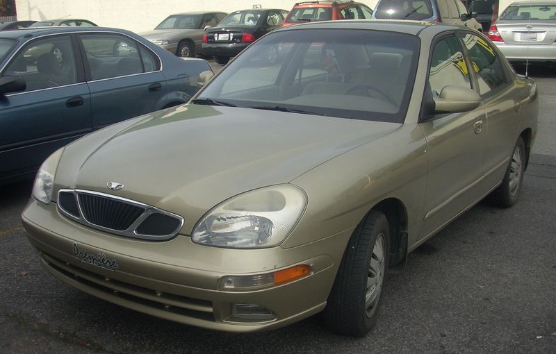 File:'00-'02 Daewoo Nubira Sedan.JPG