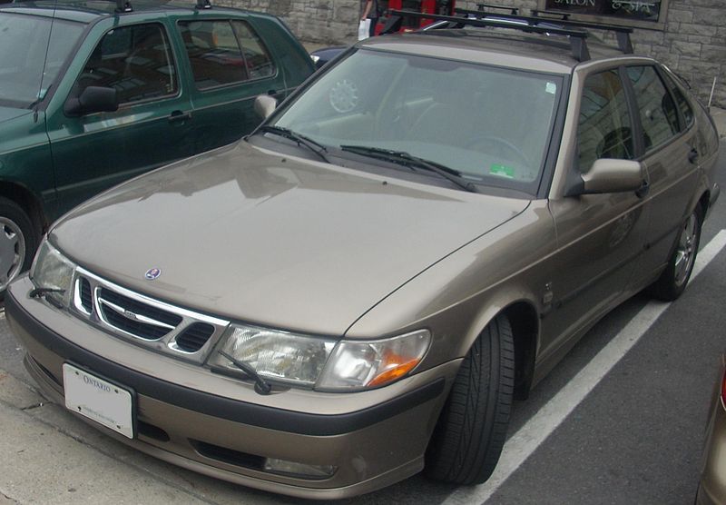 File:'00-'02 Saab 9-3 5-Door (Byward Auto Classic).jpg