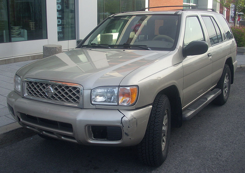 File:'00-'01 Nissan Pathfinder Chilkoot (Centropolis Laval '10).jpg
