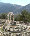 Delfos templo Delphi Temple Tholos cazzul.JPG