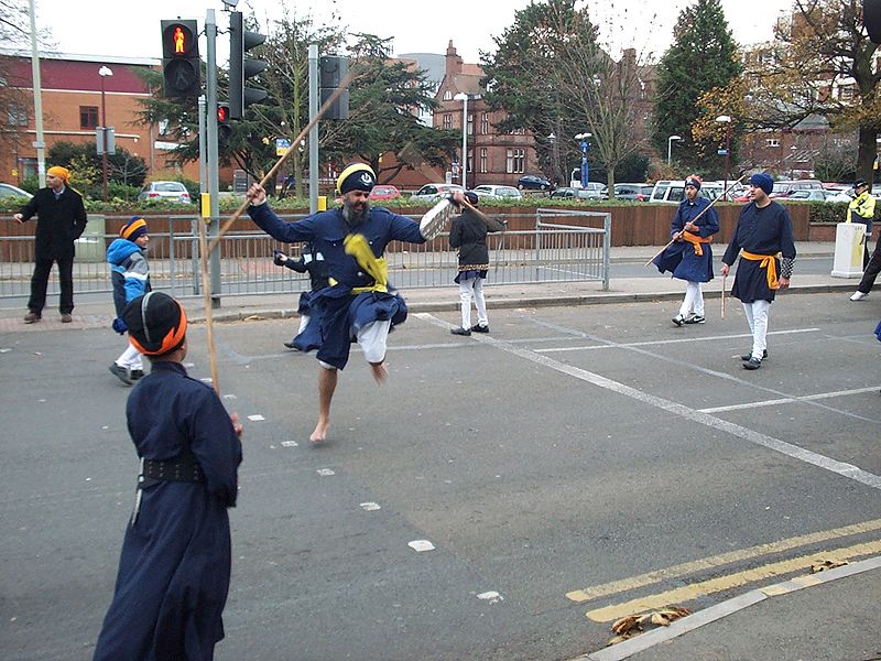 File:GatkaSikhProcessionBedford.JPG