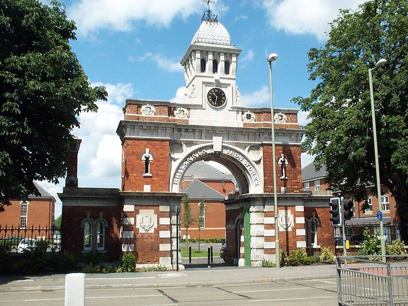File:BritanniaIronWorksGateBedford.JPG