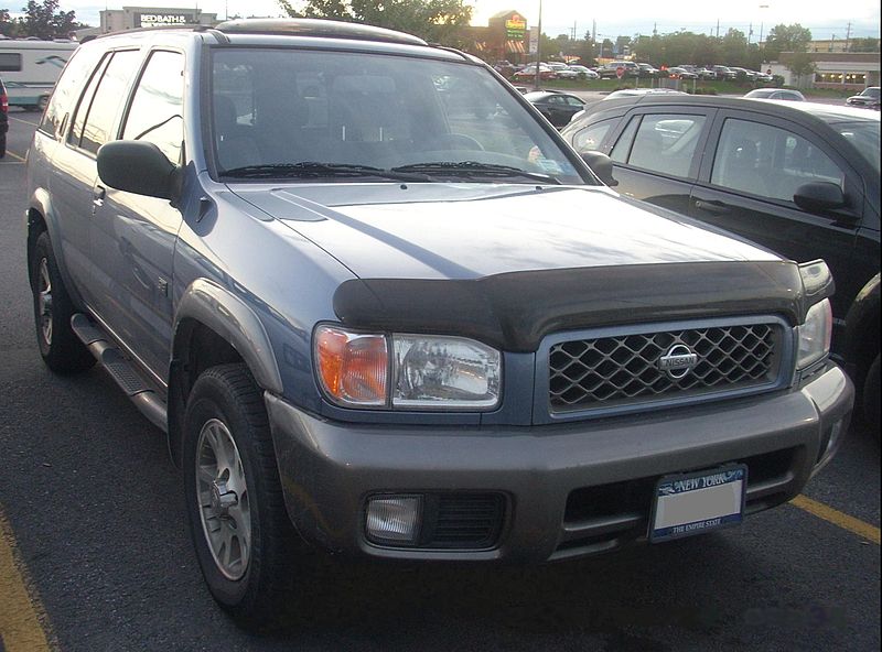 File:'00-'01 Nissan Pathfinder SE.JPG