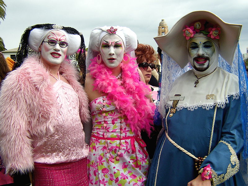 File:SistersRisqueVivaLAmourRhodaKill.jpg