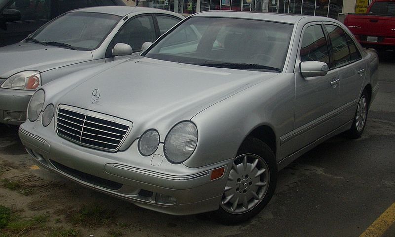 File:'00-'02 Mercedes-Benz E-Class Sedan.JPG