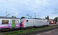BB 26056 portant un bandeau frontal et latéral.jpg